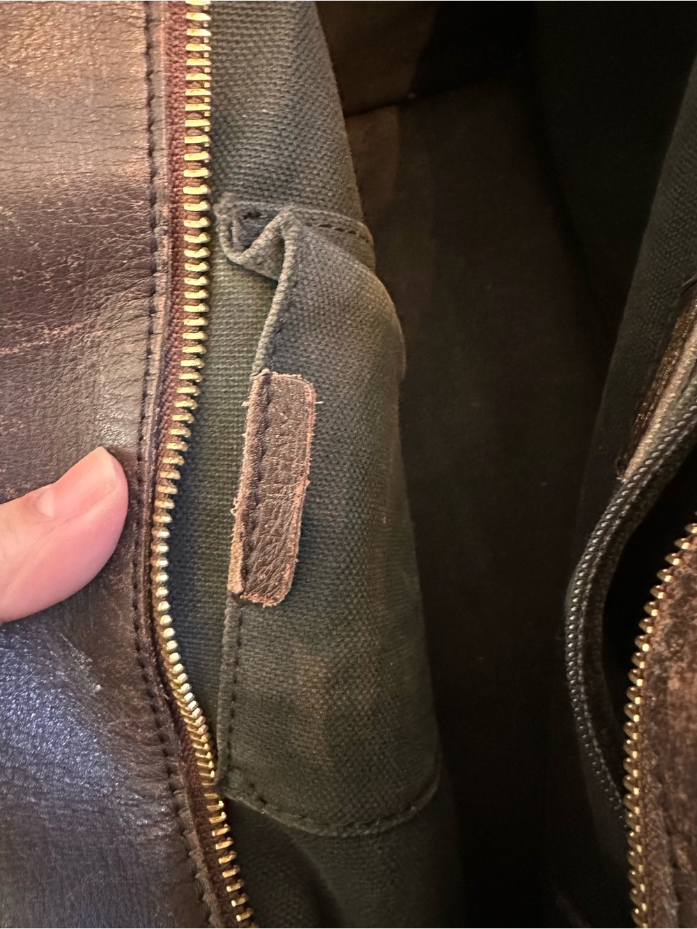 Burberry tote - Picture 3 of 10